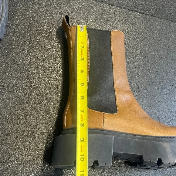 Sportmax Tan Leather Chelsea Lug Boots with Black Elastic - Picture 9 of 10